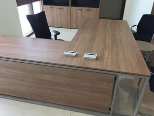 China Manager use L shape office desk 3060 steel frame wooden modesty panel supplier